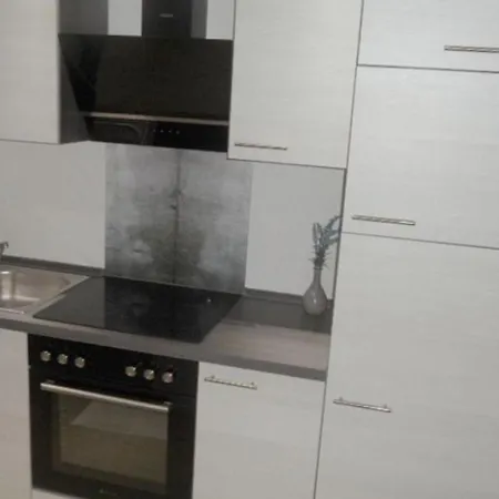 Apartment Iris 2 *