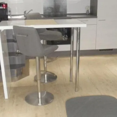 Apartment Iris 2 *